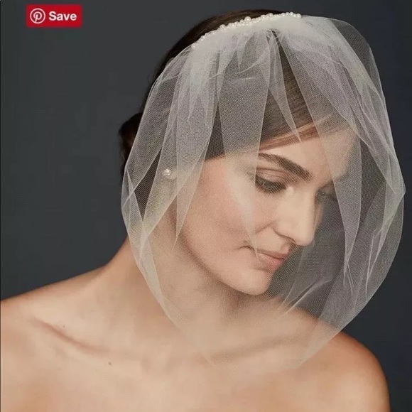 Classic Tulle Short Blusher With Ivory Pearl Comb - Picture 1 of 1